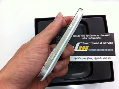 blackberry-9900-bold-white-2