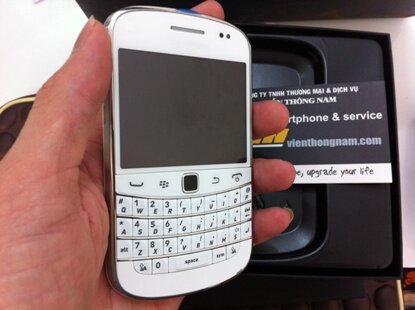 blackberry-9900-bold-white-trang