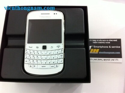 blackberry-9900-bold-white