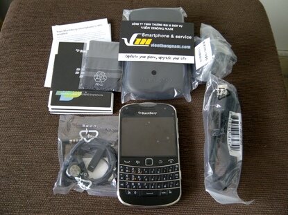 blackberry-bold-touch-9900-world