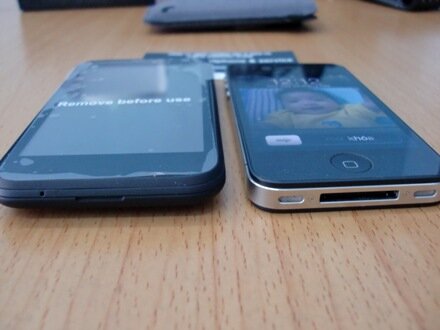 droid-incredible-2-iphone-4