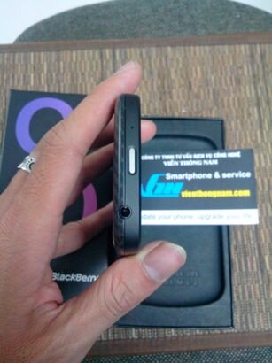 tren-tay-blackberry-q10-chinh-hang